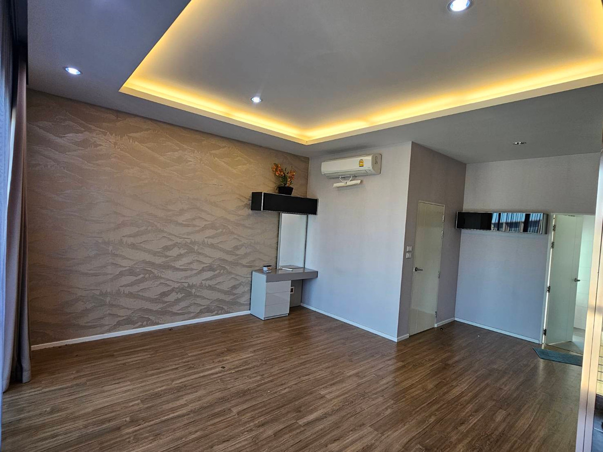 ให้เช่าทาวน์โฮมนวมินทร์ รามอินทรา : ให้เช่า ทาวน์โฮม 3 ชั้น โครงการบ้านกลางเมือง วัชรพล หลังมุม