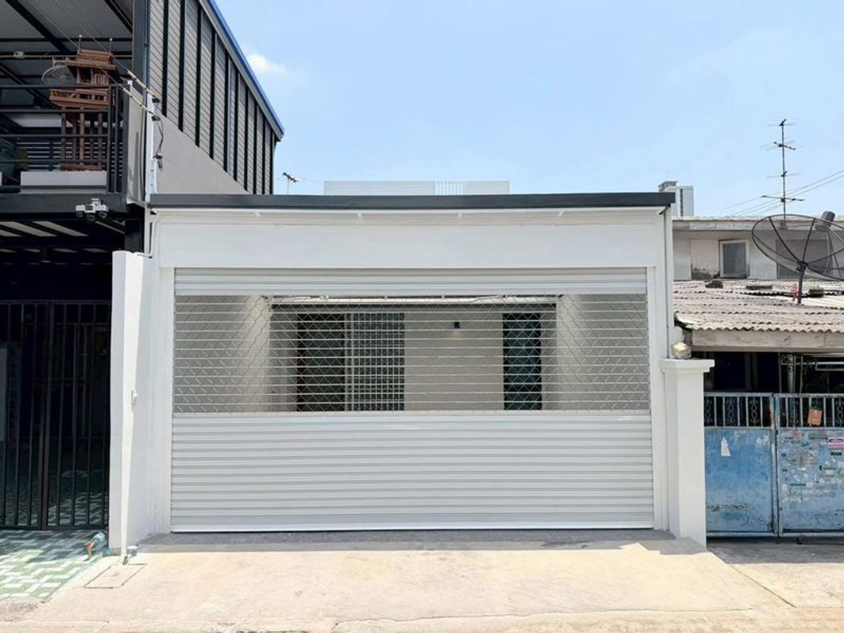 For SaleTownhomeVipawadee, Don Mueang, Lak Si : Townhouse 1.5 floors, Phong Phet Phatthana Village (Ngamwongwan 35), size 25 square meters, 3 bedrooms, newly decorated, ready to move in. Soi Ngamwongwan 35, Thung Song Hong Subdistrict, Lak Si District, Bangkok