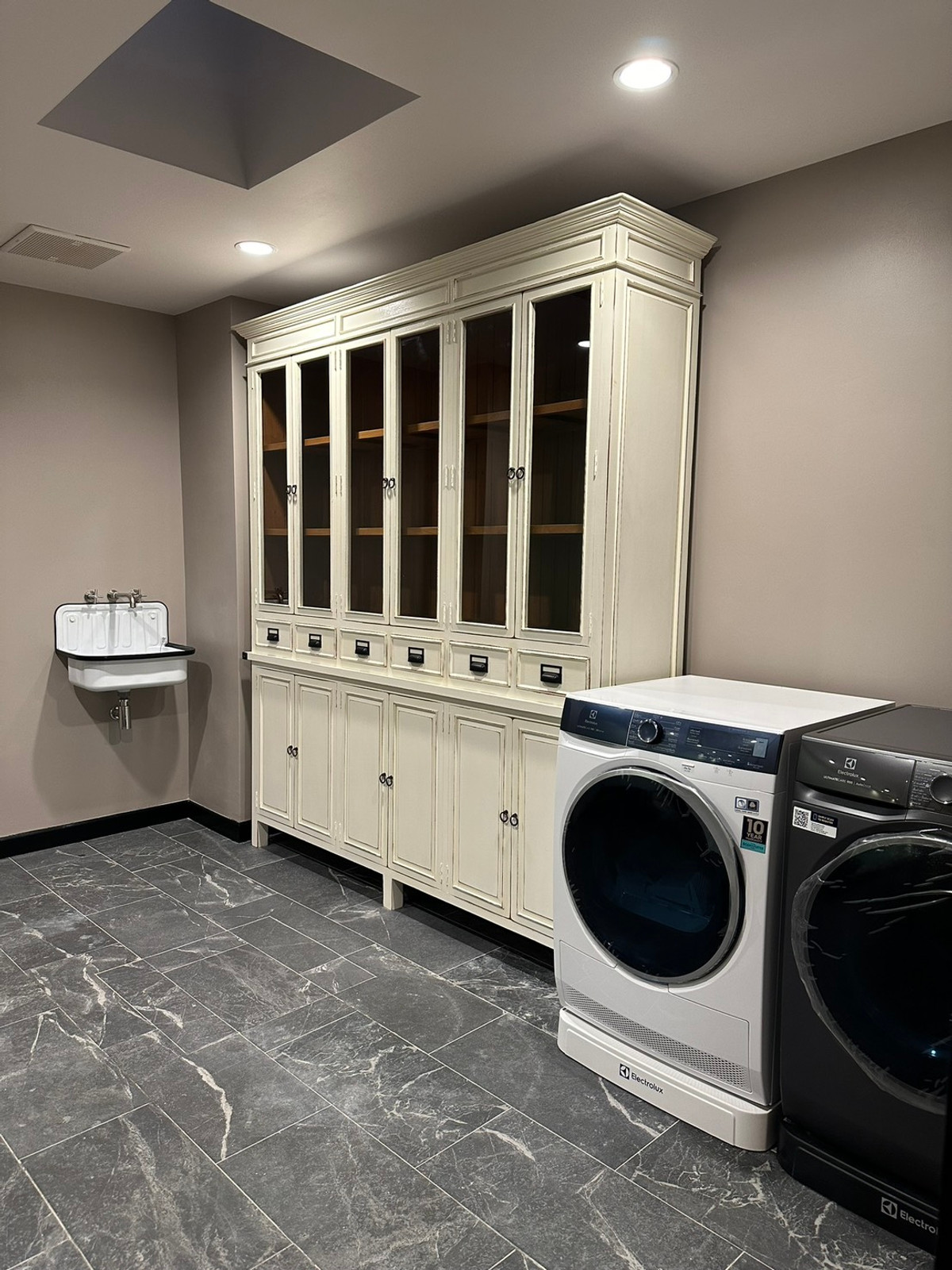 ขายบ้านสุขุมวิท อโศก ทองหล่อ : 🔥For Sale Renovated House in Thonglor! 4+1 Bedroom 370 sq.m fully Furnished Near Donki and BTS Thonglor Tel. 0863692224