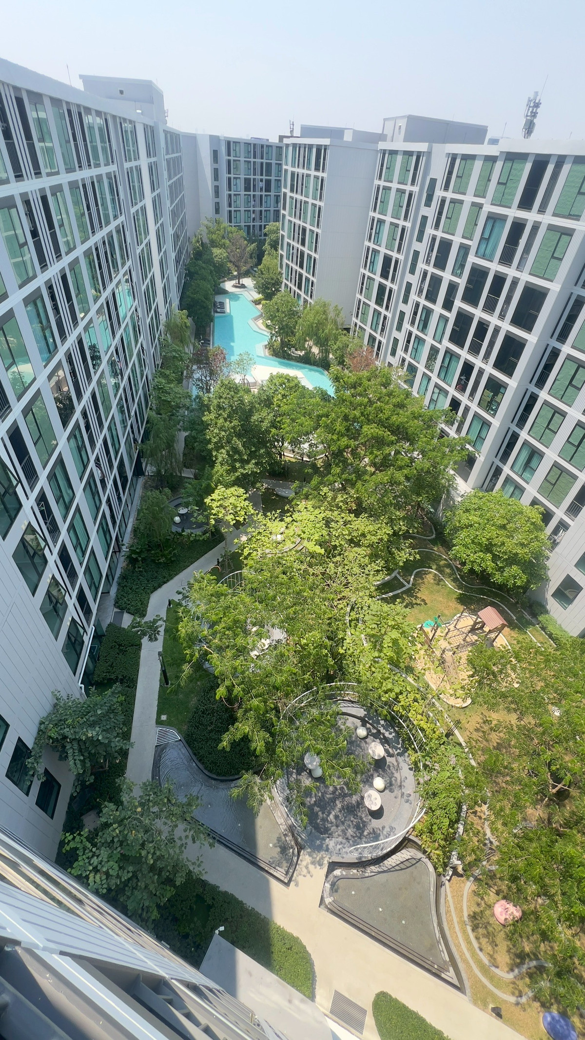 ขายคอนโดอ่อนนุช อุดมสุข : ขายห้อง Combine วิวสระ Olympic หนึ่งเดียวที่ Atmoz Oasis อ่อนนุช  ขนาดใหญ่ 55.52 ตารางเมตร 2 ห้องนอน 2 ห้องน้ำ พร้อมอยู่ ฟรีโอน