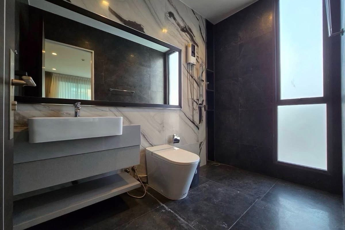 ให้เช่าบ้านพัฒนาการ ศรีนครินทร์ : ให้เช่า The Gentry พัฒนาการ 2 วิลล่าหรู ใจกลางเมือง 🔥📍 เพียง 5 กม. ถึงทองหล่อ | ใกล้ Clubhouse 230,000 บาท/เดือน (พร้อมเฟอร์ครบ) 440 ตร.ม 70 ตร.วา 4 ห้องนอน 5 ห้องน้ำ 230,000 บาท