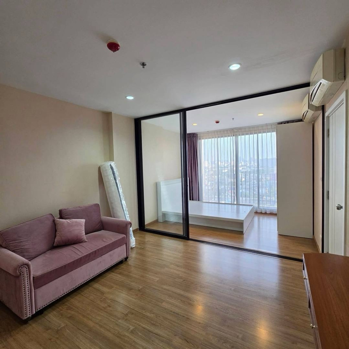 For RentCondoBang Sue, Wong Sawang, Tao Pun : 🔥Rare Item! The Tree Interchange, 1 bedroom, city view + 1 car parking space, the best value in this area.