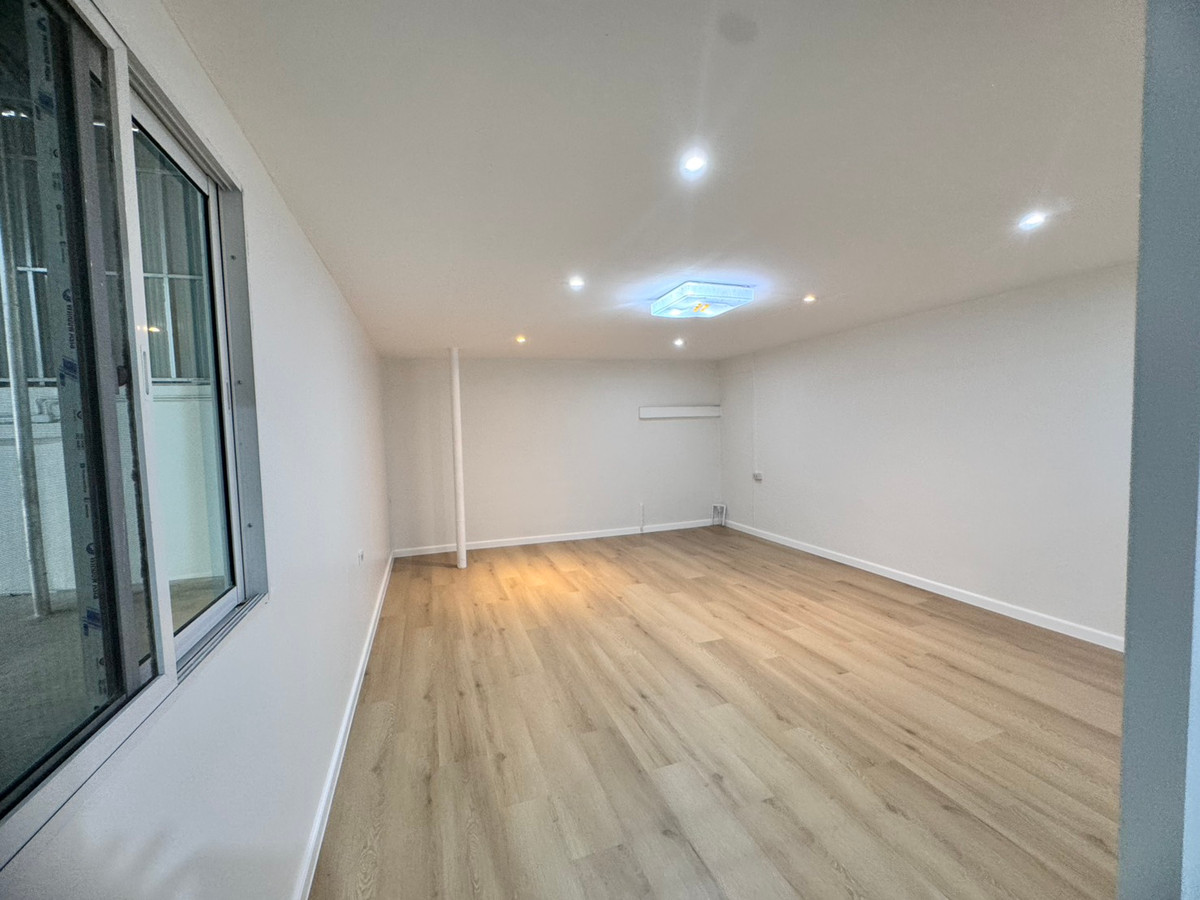 For SaleWarehouseSamut Prakan,Samrong : For sale cheap, corner warehouse New design and decoration of the whole house, Bang Pu Nakhon 1/2 with office (N.1462)