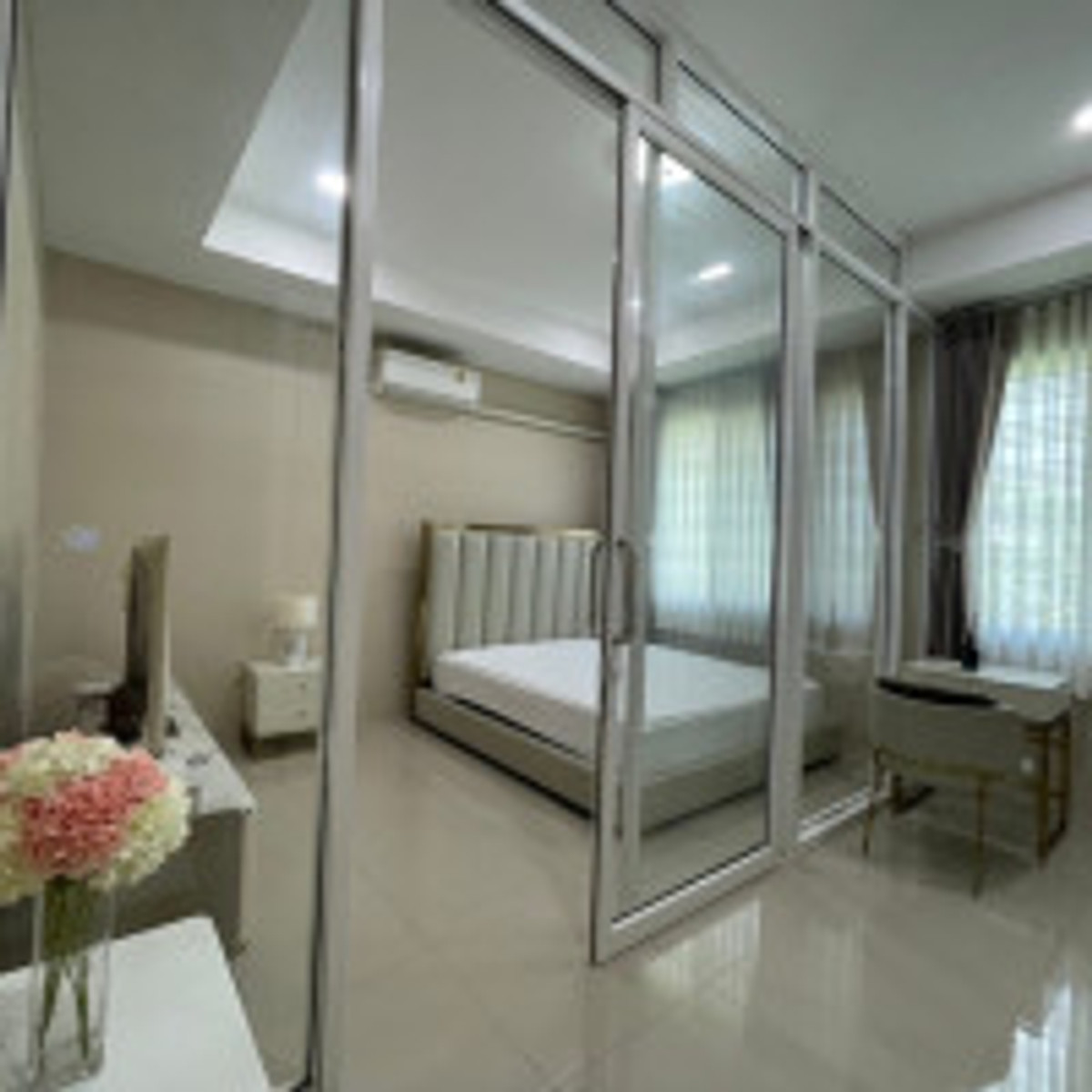 HouseNawamin, Ramindra : Sell/rent luxury mansion Baan Suan Neramit Or Ngoen-Ramintra, full area of ​​1 rai! 5 bedrooms, 5 bathrooms, has a private swimming pool + guest house, 45 million (rent 2 hundred thousand), fully furnished, ready to move in.