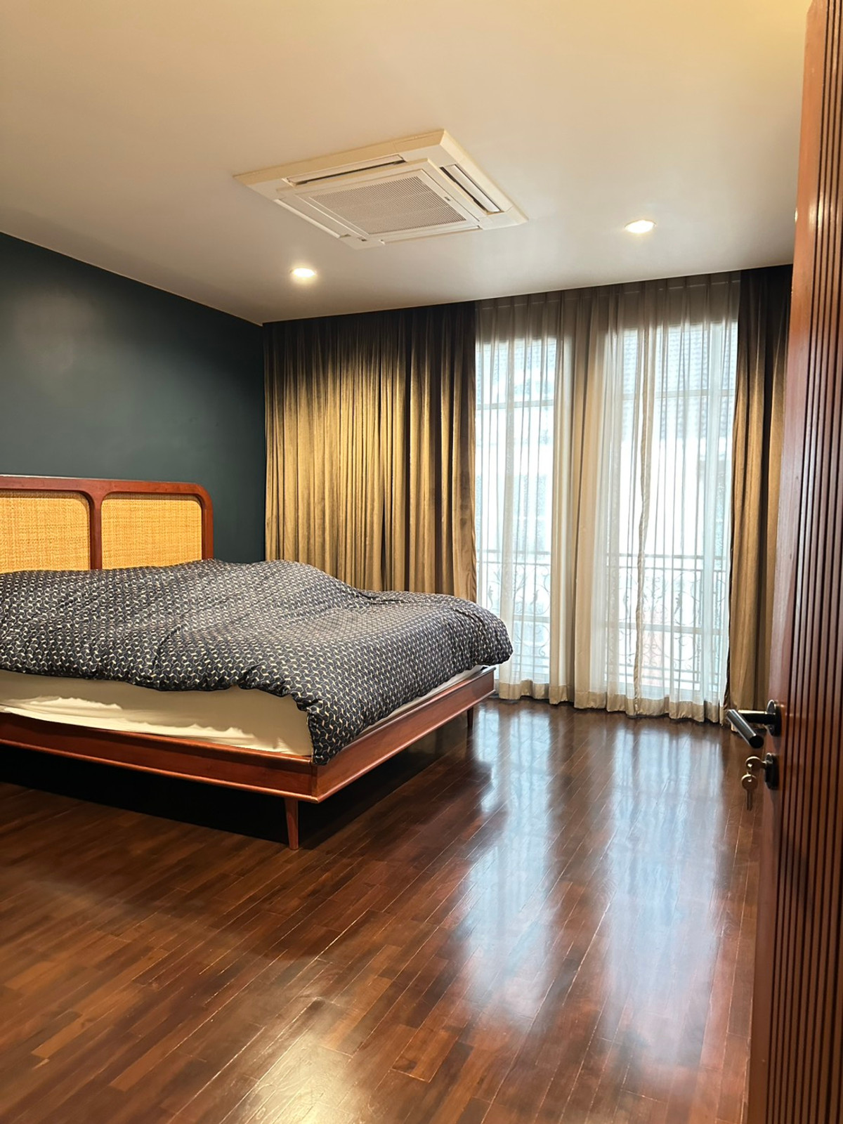 ขายบ้านสุขุมวิท อโศก ทองหล่อ : 🔥For Sale Renovated House in Thonglor! 4+1 Bedroom 370 sq.m fully Furnished Near Donki and BTS Thonglor Tel. 0863692224