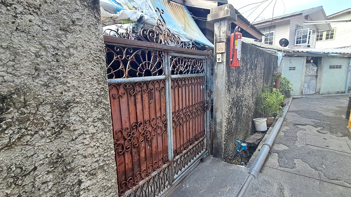 ขายบ้านวงเวียนใหญ่ เจริญนคร : บ้านเดี่ยวชั้นเดียว ใกล้ตลาดนัด ใกล้วงเวียนใหญ่ ราคาต่ำกว่า6แสน