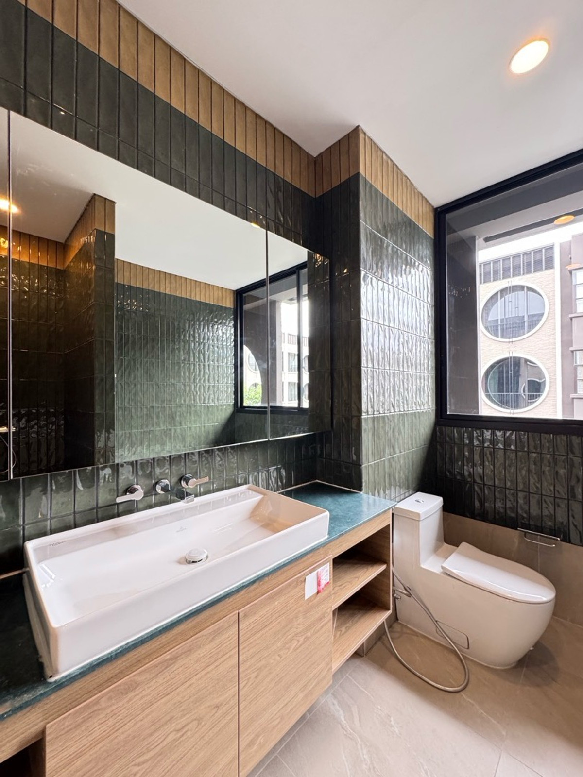 ขายทาวน์โฮมเลียบทางด่วนรามอินทรา : ทาวน์โฮมสร้างใหม่ .... แปลงมุม 