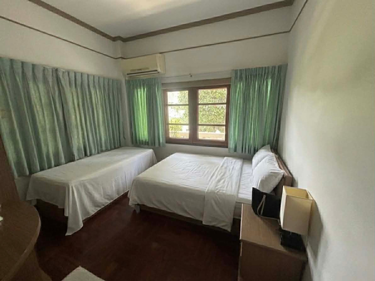 For SaleHouseSukhumvit, Asoke, Thonglor : ᚱ Single house for sale ✅4 bedrooms 🔥5 minutes to Ekkamai 🔥 Phakamas Village, Sukhumvit 71 (Pridi 14), 1 maid's room, 2 car parking spaces, 67 sq m., near BTS Phra Khanong.