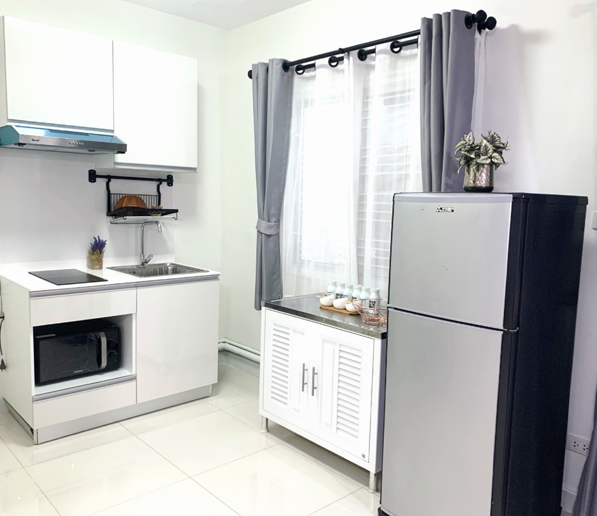 ให้เช่าทาวน์โฮมนวมินทร์ รามอินทรา : (Hold) (owner’s post) ⭐️ ทาวน์โฮม 3 ห้องนอน 2 ห้องน้ำ 2 จอดรถ หน้ากว้าง 21 ตารางวา เฟอร์นิเจอร์ครบ Fully Furnished 💥 The Connect 20 ทางด่วนวัชรพล 🔥 ทำเลใกล้ทางด่วน (รามอินทรา-อาจณรงค์ และจุดขึ้นลงทางด่วนสุขาภิบาล 5 ,จตุโชติ) 🚊ใกล้รถไฟฟ้าสายสีเขียว