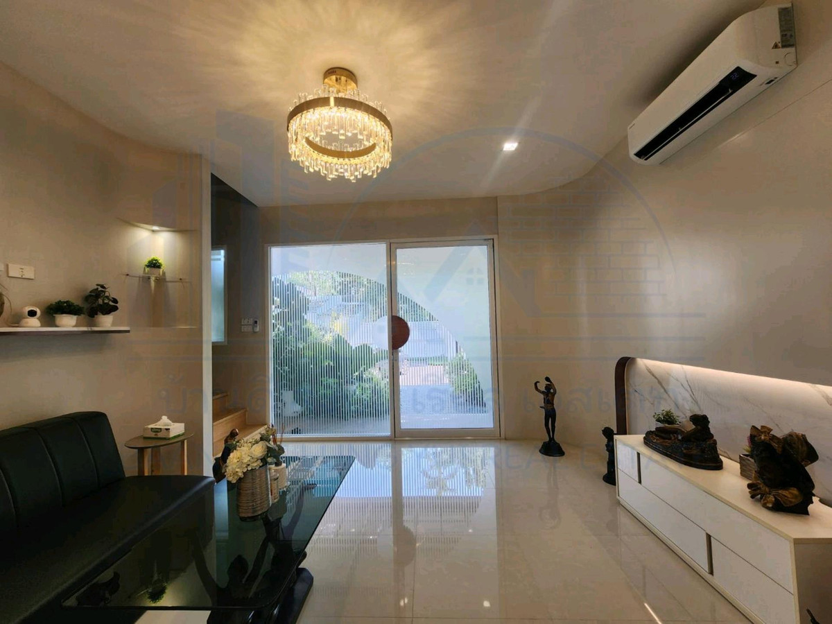 ให้เช่าทาวน์โฮมโชคชัย4 ลาดพร้าว71 : ให้เช่า Townhome Office ลาดพร้าว 73🌳☀️☀️ 拉普拉奥 73 号联排别墅办公室出租。