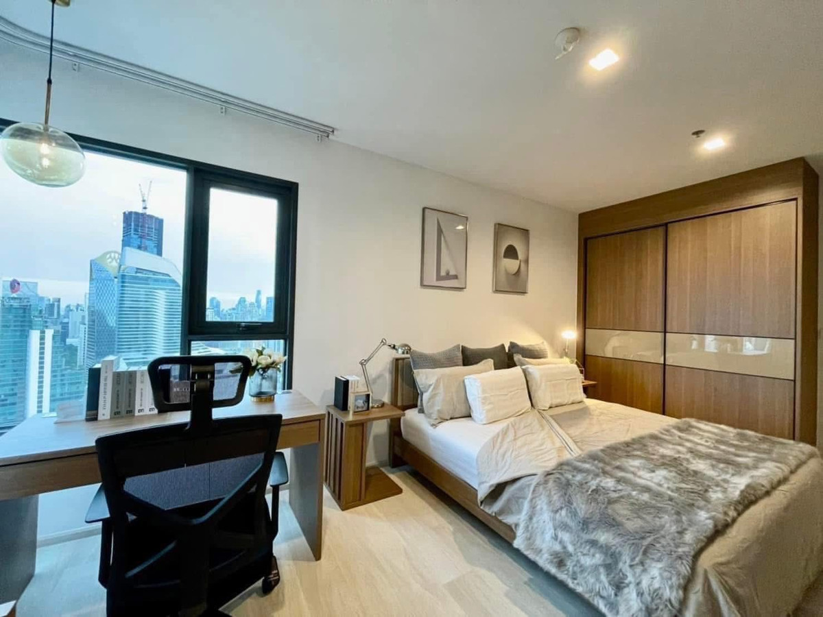 For RentCondoWitthayu, Chidlom, Langsuan, Ploenchit : ⭐️ Life One Wireless ⭐️ 2 Bed 2 Bath, luxury room, fully decorated. There is complete furniture ready to move in.