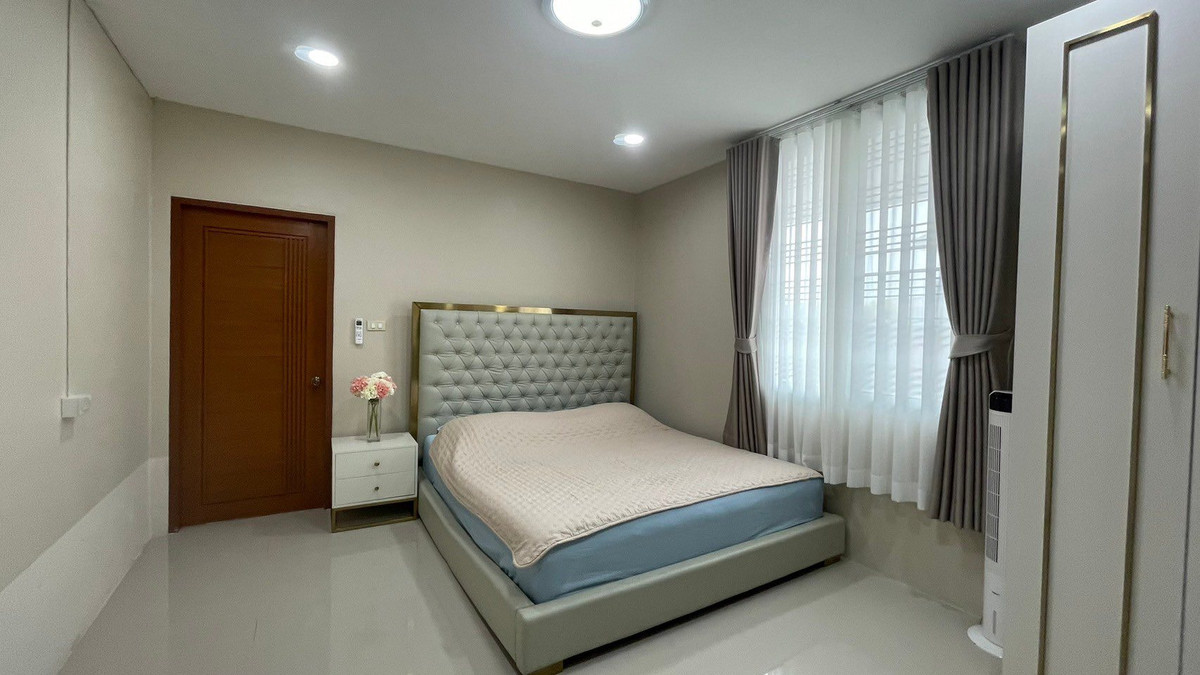 ให้เช่าบ้านนวมินทร์ รามอินทรา : ᚱ ให้เช่า บ้านเดี่ยว 🔥5 ห้องนอน 1 ห้องแม่บ้าน🔥 บ้านสวนเนรมิตร (ออเงิน-รามอินทรา) 320 ตร.ม. ที่จอดรถ 6 คัน ✅ สระว่ายน้ำส่วนตัว