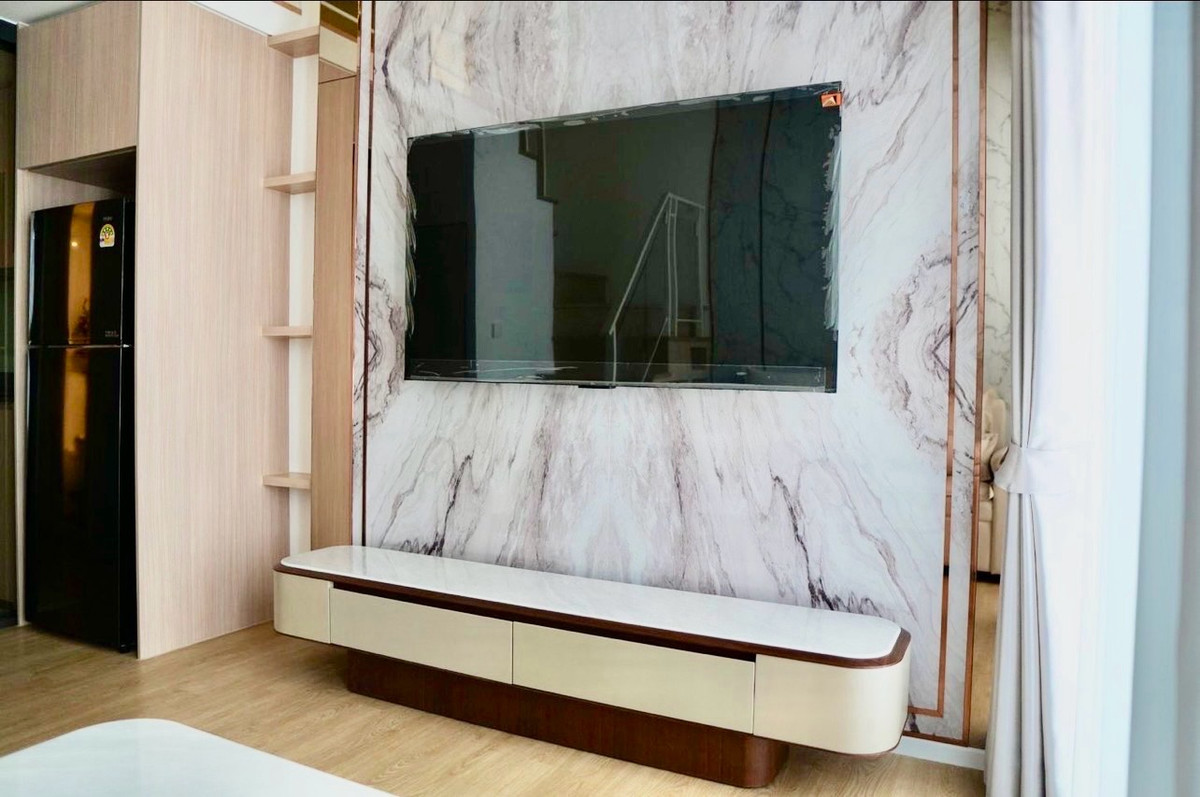 ให้เช่าคอนโดพระราม 9 เพชรบุรีตัดใหม่ RCA : ✨ Duplex หรู ใจกลางพระราม 9
แต่งครบ พร้อมอยู่ ฟีลโรงแรม 5 ดาว ✨

📍 Landmark @ MRTA พระราม 9
ทำเลศักยภาพ ใกล้ทุกไลฟ์สไตล์