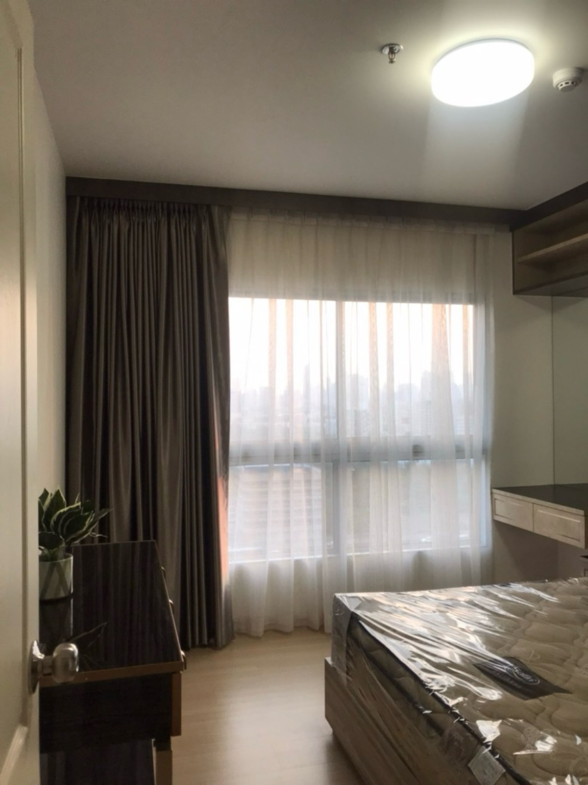 For RentCondoRama9, Petchburi, RCA : Condo for rent, Supalai Veranda Rama 9, Building A, 18th floor, Room 367, size 39 sq m.
Premium grade furniture, complete, ready to move in 
Rent 17,500 baht/month. If interested, contact 0917519869.
line: pengiphone