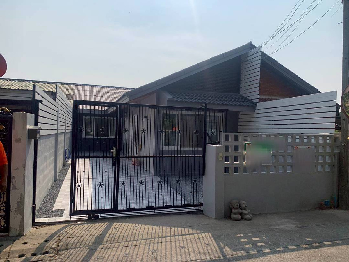 For SaleHouseMin Buri, Romklao : 1-story twin house for sale, area 33 sq m., Chuan Chuen Village, Soi Chuan Chuen 13, Ramkhamhaeng Road 102, Saphan Sung, near Ramkhamhaeng University, NIDA, Top Supermarket, Golden. Place, Sammakorn Place The Mall Bangkapi