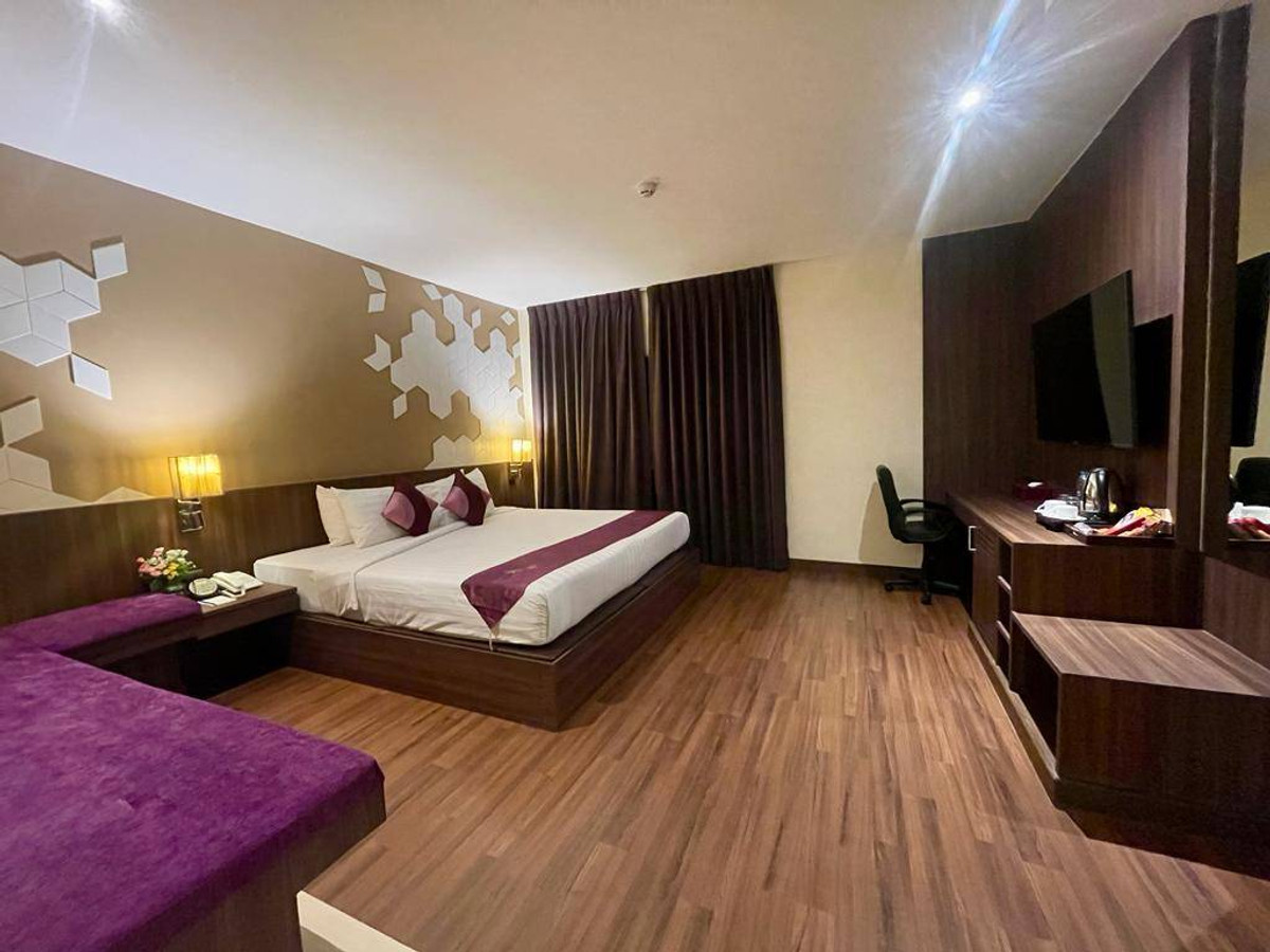 ให้เช่าอาคารพาณิชย์นานา : อาคารให้เช่าสภาพ 100% นานา ** NO CO-AGENT ** 