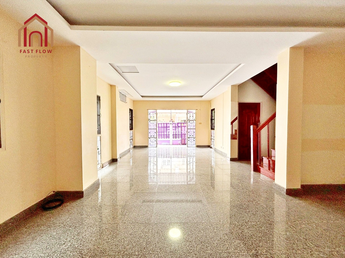 For RentPathum Thani,Rangsit, Thammasat : Twin house for rent, Burirom, 36 sq m, Rangsit, Khlong 4, kitchen addition, Phra Ong Chao Sai Road. Single house mood Sawai Pracharat Road MAY