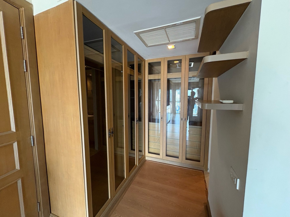 ขายคอนโดสาทร นราธิวาส : 🔥Sell 3BR 4BR+ 1Maid🔥Floor33🔥223sqm🔥29M🔥