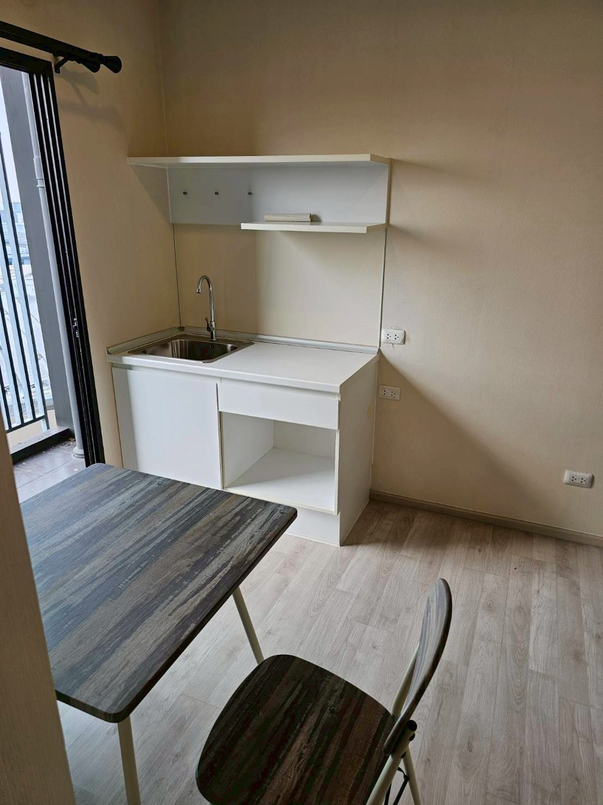 ขายคอนโดนนทบุรี บางใหญ่ บางบัวทอง : 95500 - ขายถูกกว่าราคาประเมิน พลัมคอนโด เซ็นทรัลสเตชัน เฟส2 ตึกB หน้าสุด สะดวกเดินไปห้างเซ็นทรัลเวสเกตได้เลย ใกล้ MRT บางใหญ่ ใกล้ทางด่วนมอเตอร์เวย์ M81 ต.เสาธงหิน อ.บางใหญ่ นนทบุรี