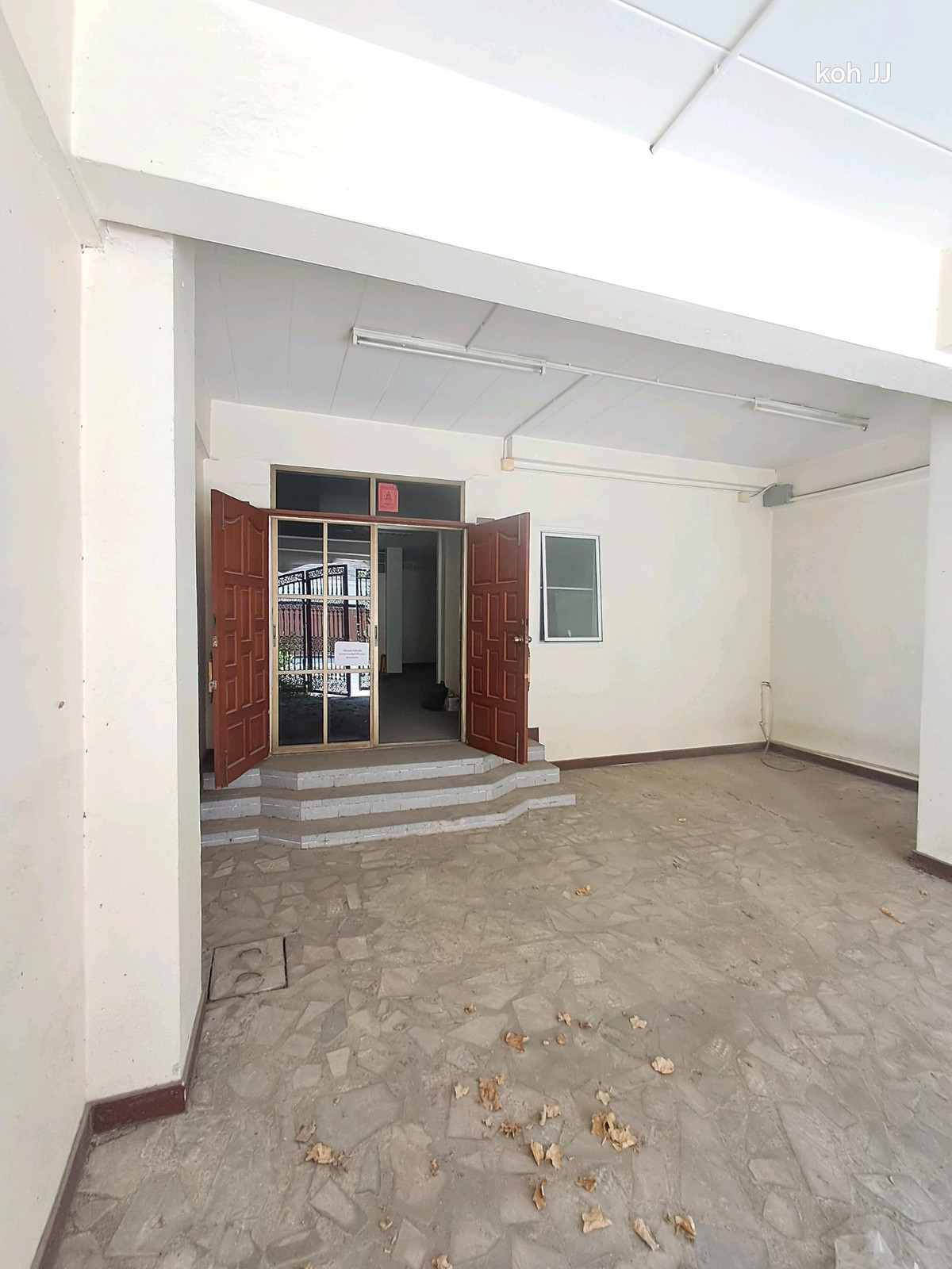 For RentTownhomePattanakan, Srinakarin : 🔥 Urgent for rent! Very cheap! Townhome with 5 floors, full of space 🔥
Prime location: opposite Seacon Square (Soi Srinakarin 40)
The best value in this area!