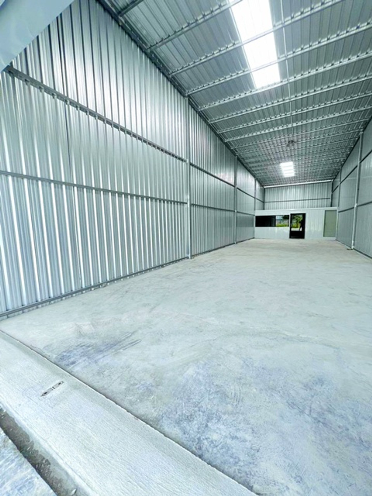 For RentWarehouseSilom, Saladaeng, Bangrak : hight 6m. Warehouse for rent 1bed 1bath near ARL HuaMak 900m. and BTS Srinakarin38 land area 35-125