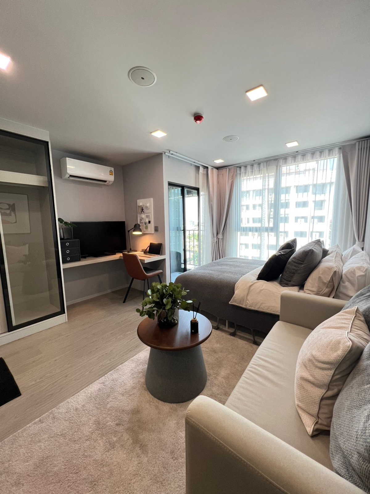 CondoOnnut, Udomsuk : urgent!!!! Reserve 999.- finished! 1 Bedroom room from 2.1 million, special price only 1.79 million baht. If interested in viewing the actual room, contact Khun Kot at 065-7161657.