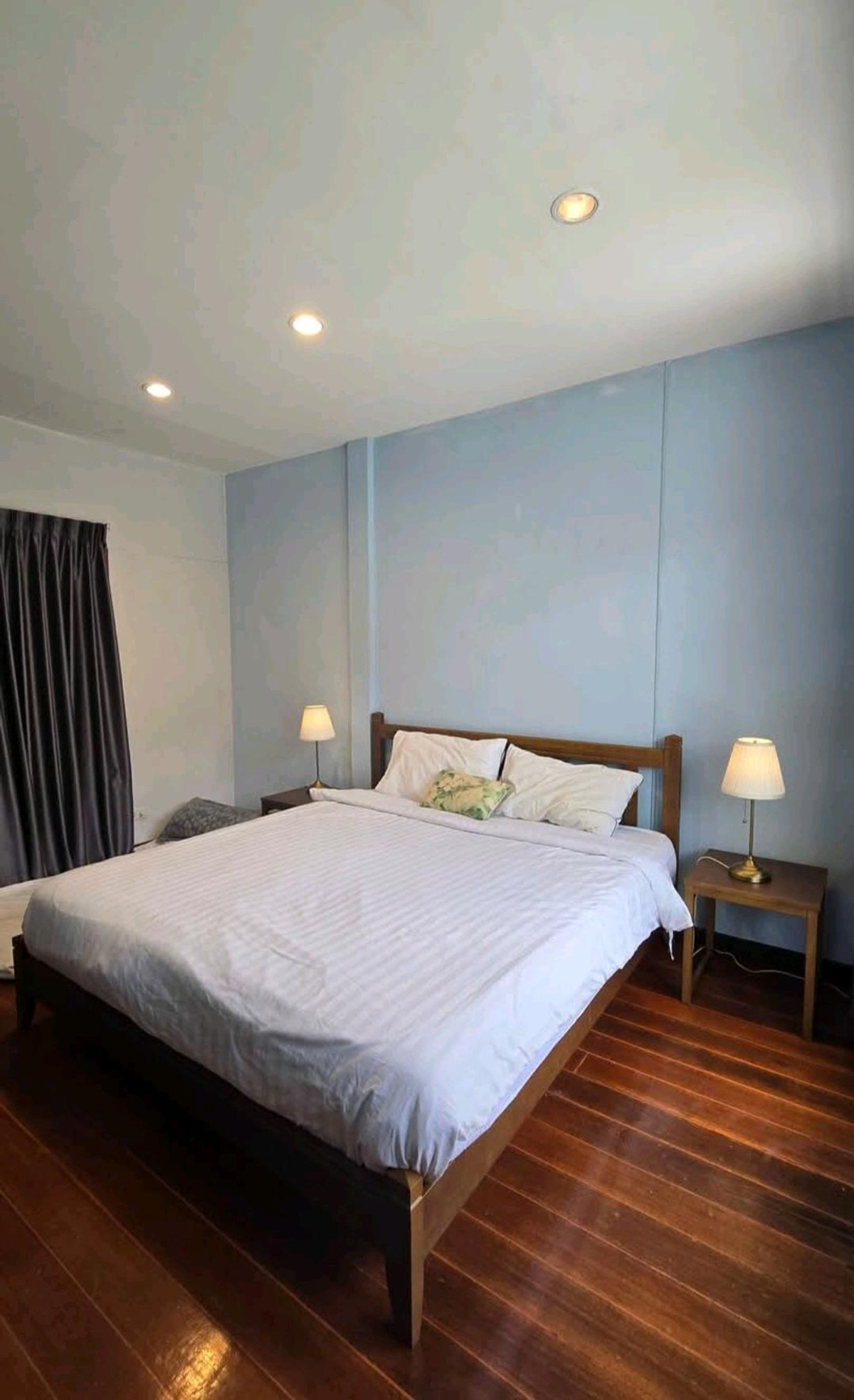 ให้เช่าทาวน์โฮมวงเวียนใหญ่ เจริญนคร : 📣 For Rent | Townhome 2 ชั้น ใกล้ BTS กรุงธนบุรี (ซอยเจริญนคร 18)
🏡 บ้านรีโนเวทใหม่ แต่งครบ พร้อมอยู่ ใกล้ไอคอนสยาม ใกล้สาทร