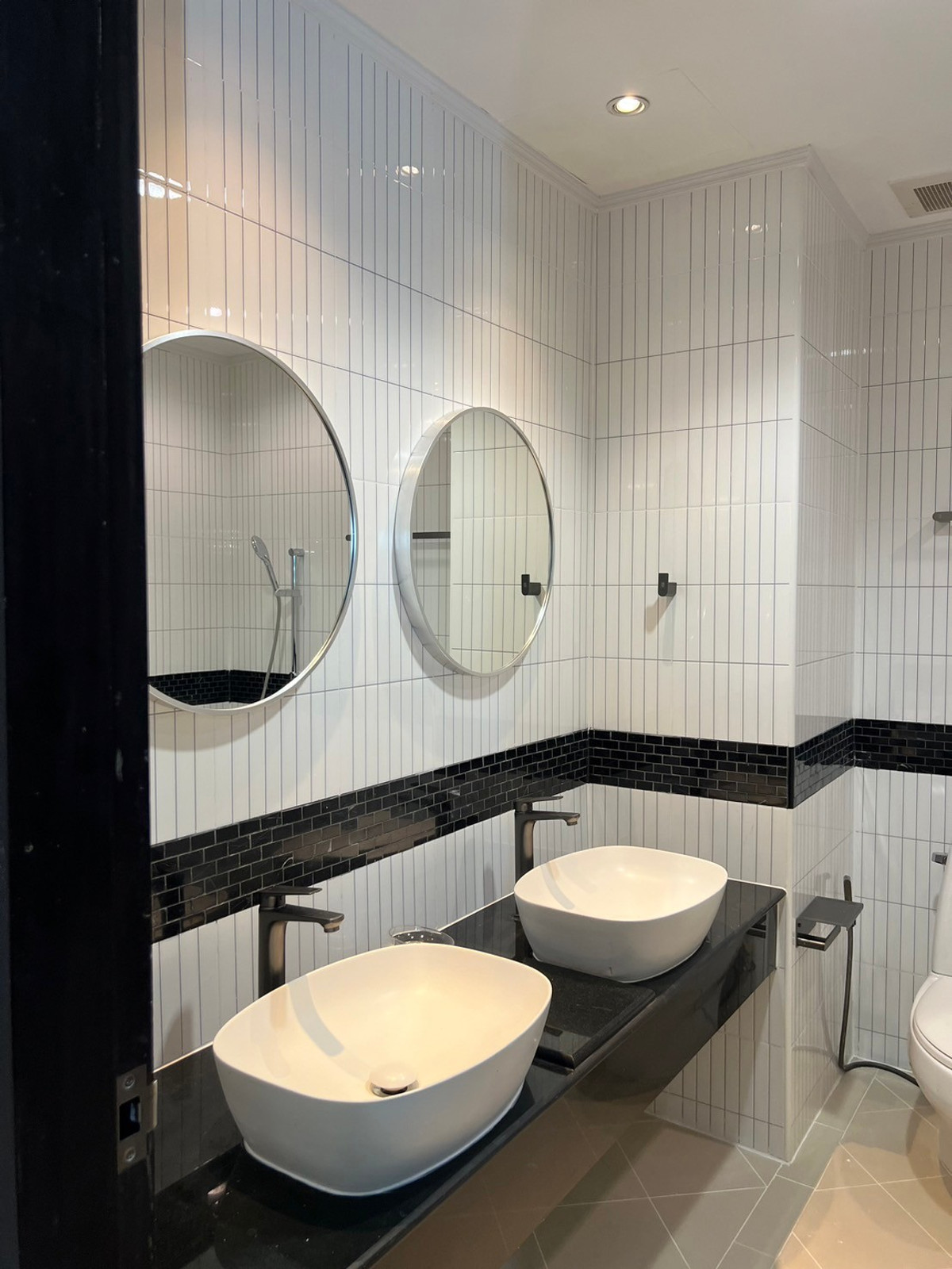 ให้เช่าคอนโดสุขุมวิท อโศก ทองหล่อ : ++เช่าด่วน++  Citi Smart Sukhumvit 18* 2 ห้องนอน ขนาด 87 ตร.ม.แต่งครบพร้อมอยู่!! 