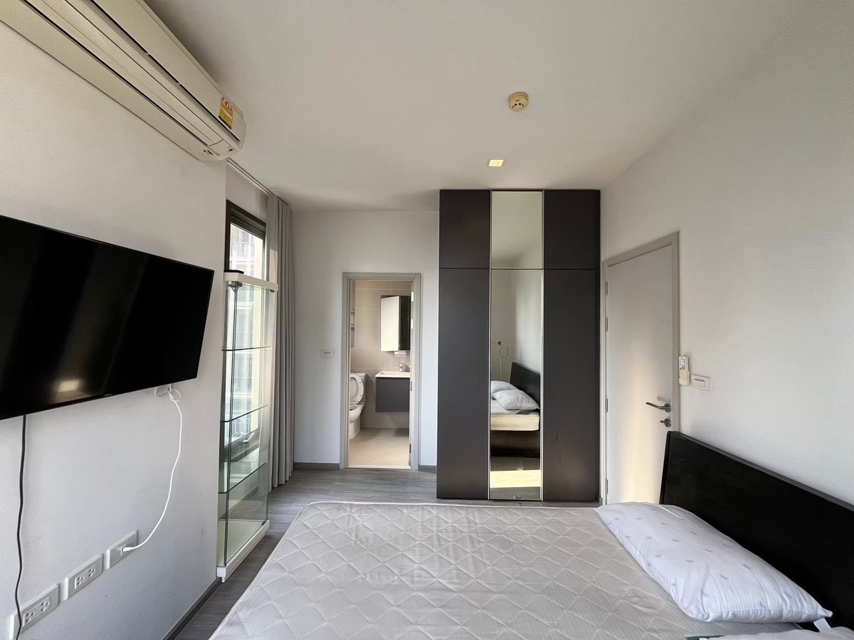 For RentCondoWongwianyai, Charoennakor : P-124291 Stunning 1 Bed at 98 Wireless Near BTS Wongwian Yai, 16,000 THB | Line Id: @easycondoplus | 099-229-6397