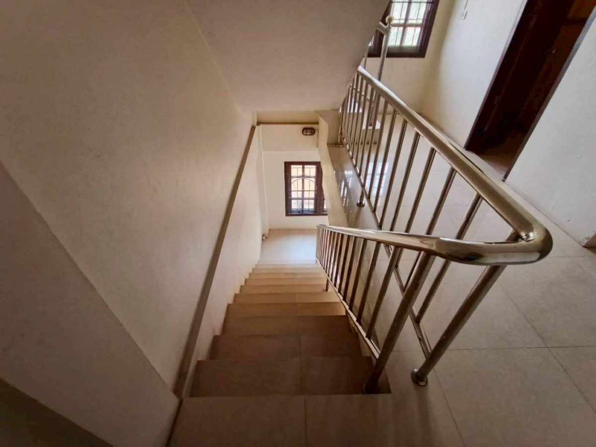 ขายอาคารพาณิชย์ปทุมธานี รังสิต ธรรมศาสตร์ : อาคารพาณิชย์ 3 ชั้น หมู่บ้านพูลผล ถนนพหลโยธิน ตำบลคูคต อำเภอลำลูกกา จังหวัดปทุมธานี