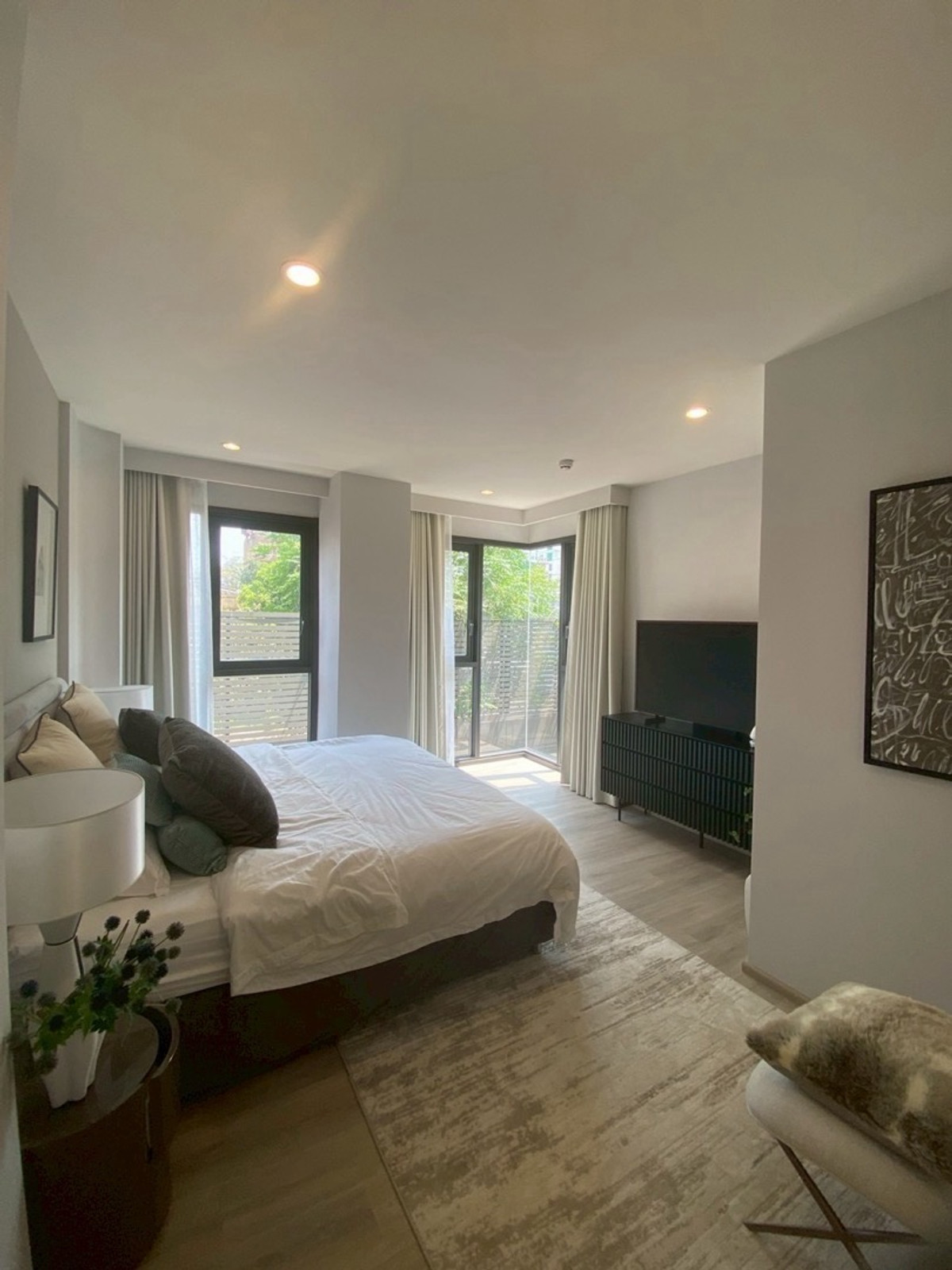 For RentCondoRama9, Petchburi, RCA : pynn soonvijai 3 bedroom ready to move in