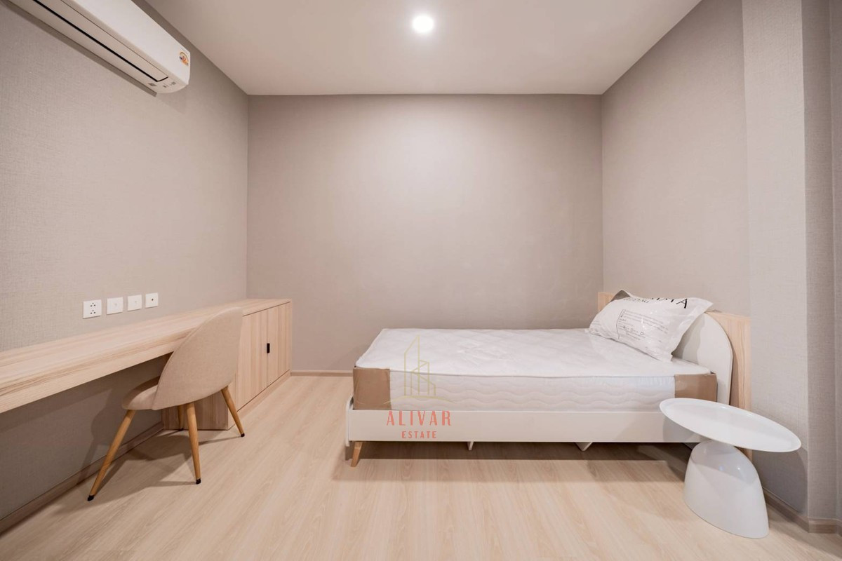 For RentTownhomePattanakan, Srinakarin : RH034026 For rent, new townhome, 3 floors, corner plot at Nirvana DEFINE Krungthep Kreetha, near MRT Sri Kritha Station.