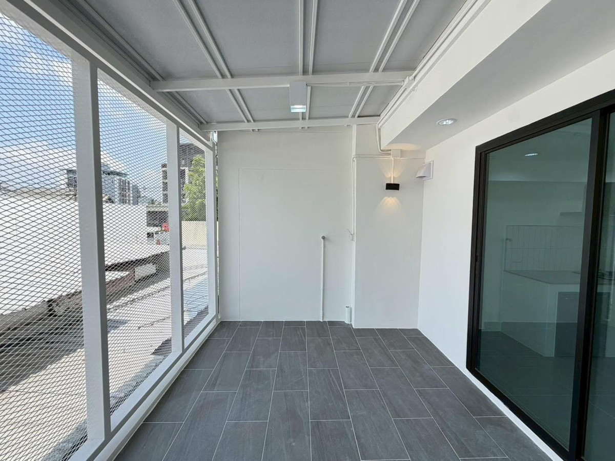 ขายทาวน์โฮมอ่อนนุช อุดมสุข : ขาย ทาวน์โฮมหรู 4.5 ชั้น ทำเลดี รีโนเวทใหม่ ตกแต่งสวยงาม ย่านปุณณวิถี-พระโขนง ใกล้BTS ปุณณวิถี  เพียง 750 เมตร