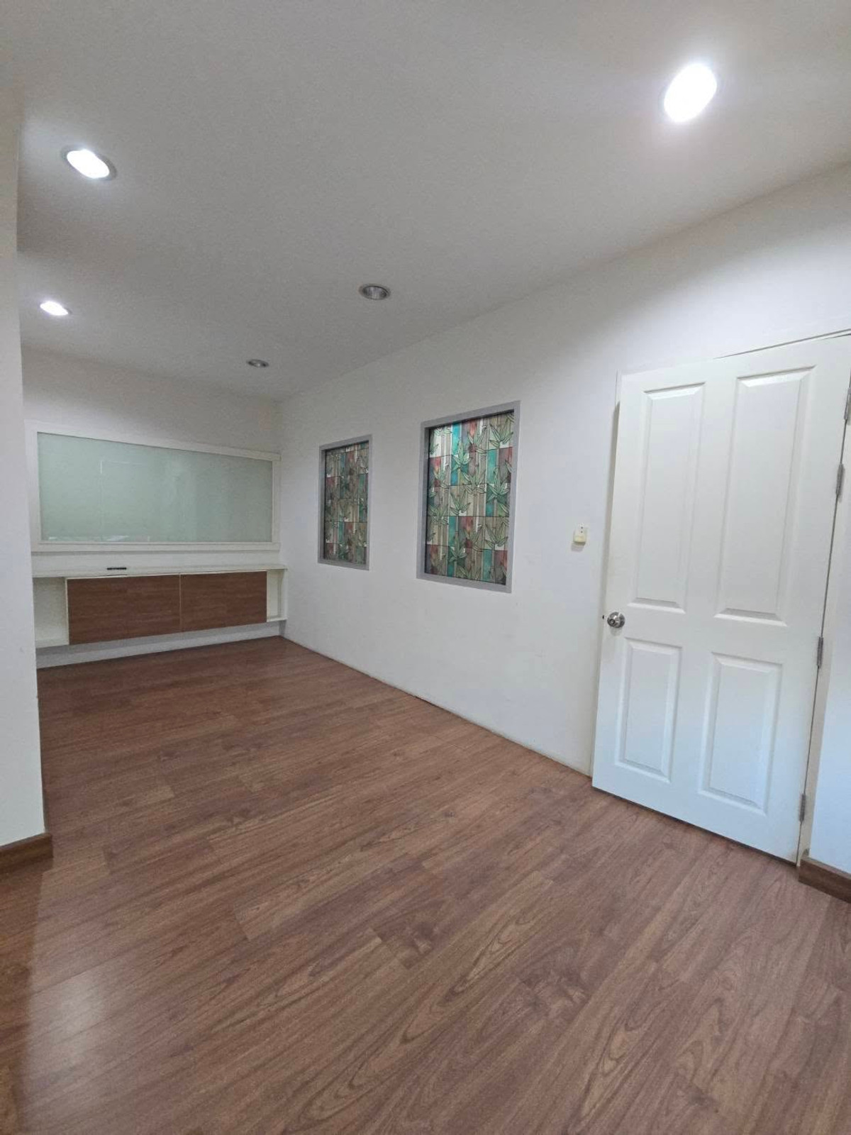 ขายทาวน์โฮมโชคชัย4 ลาดพร้าว71 : หลังมุม 26.7ตรว 6นอน5น้ำ2จอด ทาวน์โฮม 4 ชั้น บ้านกลางเมือง เออร์บาเนี่ยน ลาดพร้าว 71 