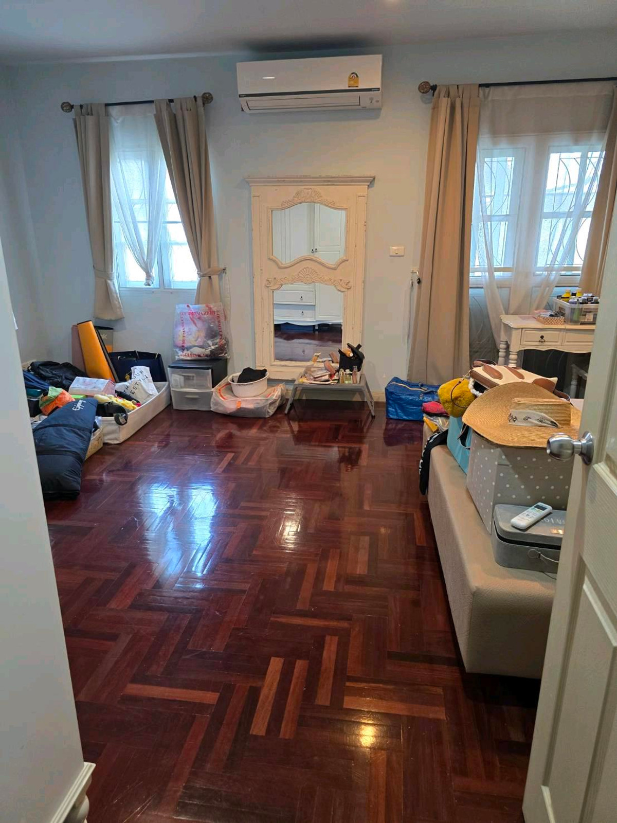 For SaleTownhomeLadprao101, Happy Land, The Mall Bang Kapi : Townhome - Saran Phruek Ladprao 130, 1 BR Available for Sale, Corner Unit, Near MRT Yellow Line : Lat Phrao 101