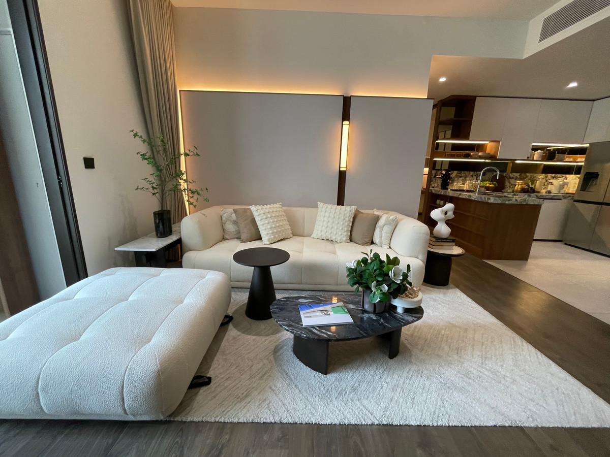 For SaleCondoSilom, Saladaeng, Bangrak : Rare unit for sale 🌳 THE ULTIMATE PARK VIEW | Rare Unit @ROMM CONVENT 🌳2 bedrooms, 2 bathrooms, usable area size 118.15 square meters on the 26th floor that offers a view of the lush Park View in the heart of Bangkok. On the highest potential location, Co