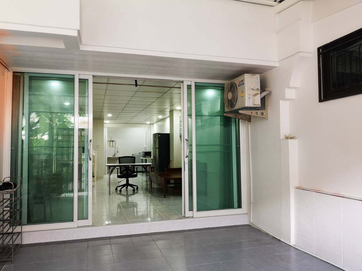 ให้เช่าทาวน์โฮมอ่อนนุช อุดมสุข : ให้เช่าทาวเฮาส์ 16 ตรว. 2 ชั้น 2 นอน 2 น้ำ ใกล้บีทีเอสอุดมสุข และ ปุณณวิถี ซอยวชิรธรรม 12  ค่าเช่า 15,000  โทร  082 649 9822