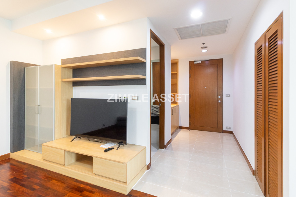 For RentSukhumvit, Asoke, Thonglor : Line ID: @zimple_asset Luxury aprtment in center of sukhumvit. Offering premium facilities for an elevated living experience. Surrounded by leading shopping malls in a prime location.