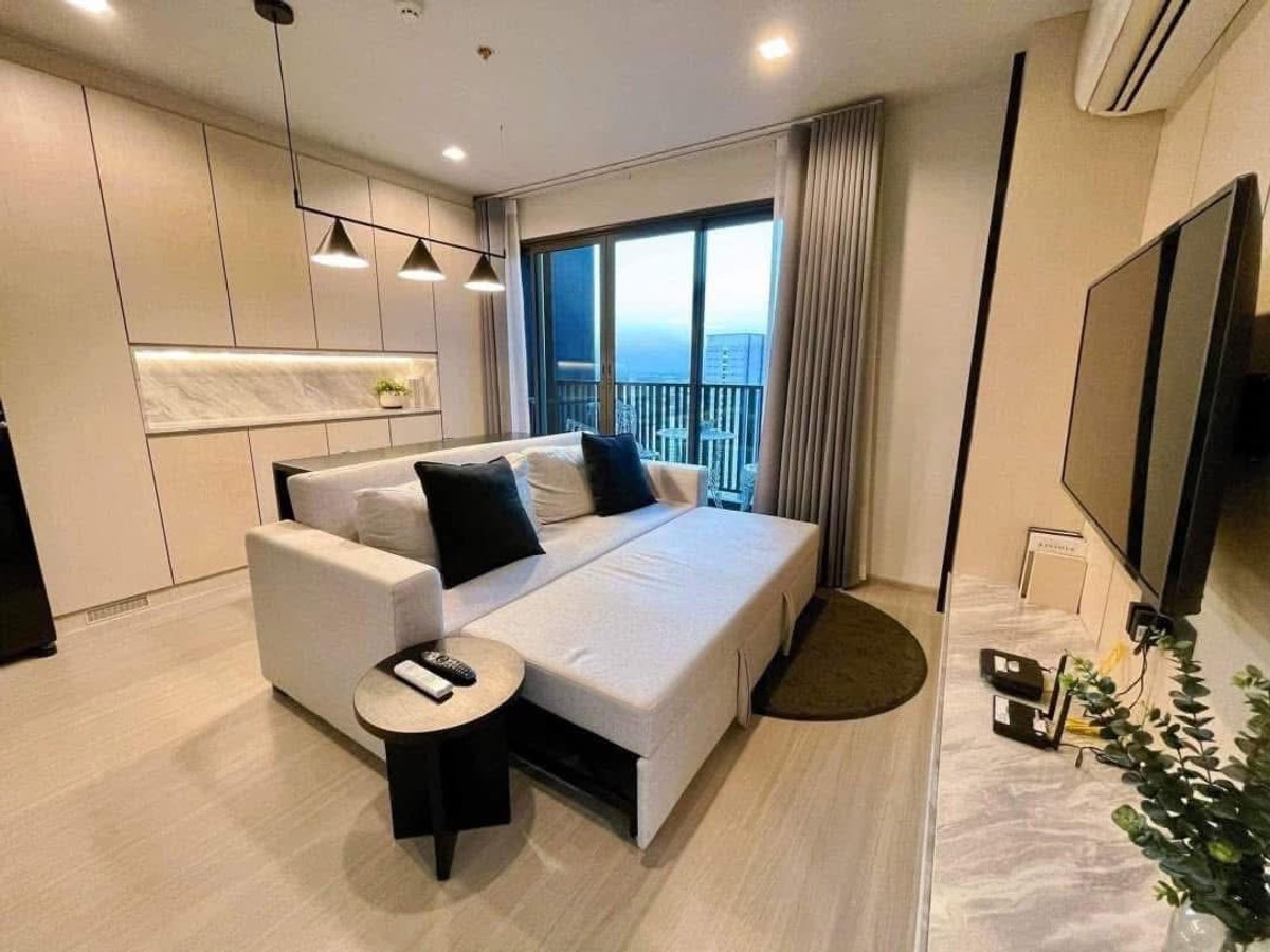 For RentCondoLadprao, Central Ladprao : 🏡✨ Very beautiful room Life Ladprao | Life Ladprao ✨🏡 📍 opposite Central Ladprao 🚆 next to BTS Ladprao Intersection | connected to MRT Phahon Yothin 🔑 Condo for rent Life Ladprao * Building A, 41st floor, high view, airy * Size 50 sq m. * 2 bedrooms | 1 b