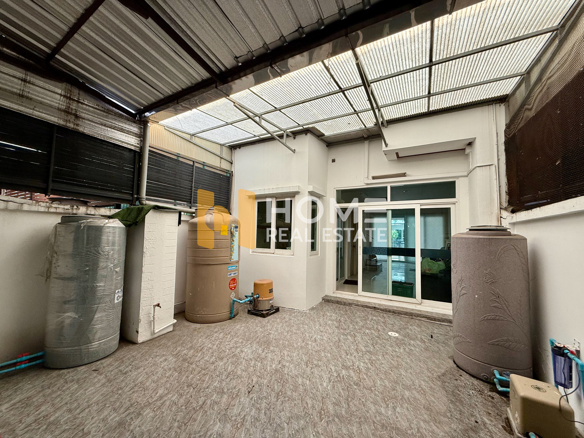 For SaleTownhomePattanakan, Srinakarin : Baan Klang Muang Urbanion Srinakarin / 3 Bedrooms (FOR SALE), Baan Klang Muang Urbanion Srinakarin / 3 Bedrooms (FOR SALE) GNG023