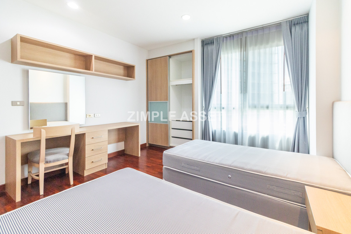 For RentSukhumvit, Asoke, Thonglor : Line ID: @zimple_asset Luxury aprtment in center of sukhumvit. Offering premium facilities for an elevated living experience. Surrounded by leading shopping malls in a prime location.
