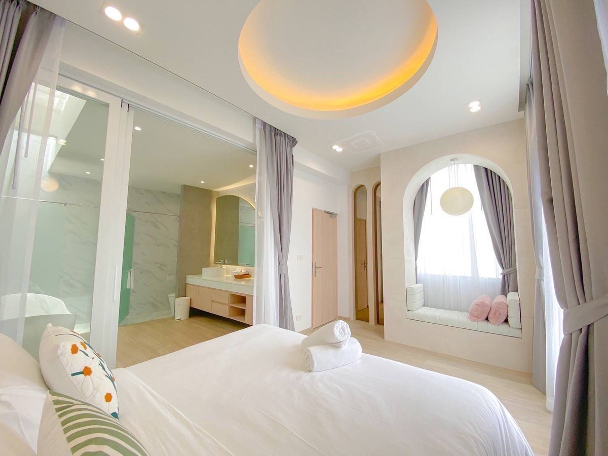 For RentPattaya, Bangsaen, Chonburi : For rent: Luxurious pool villa house, newly built, Huai Yai, Pattaya, suitable for living or doing business.