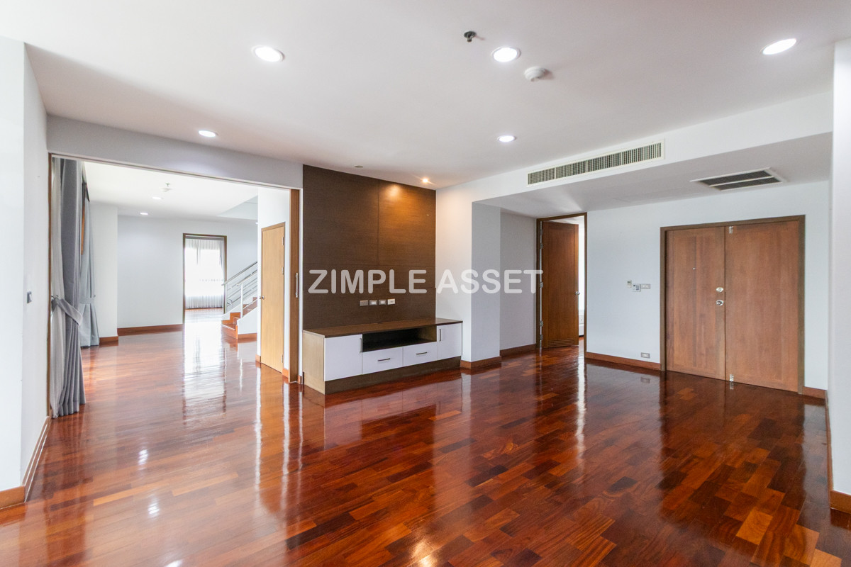 For RentSukhumvit, Asoke, Thonglor : Line ID: @zimple_asset Luxury aprtment in center of sukhumvit. Offering premium facilities for an elevated living experience. Surrounded by leading shopping malls in a prime location.