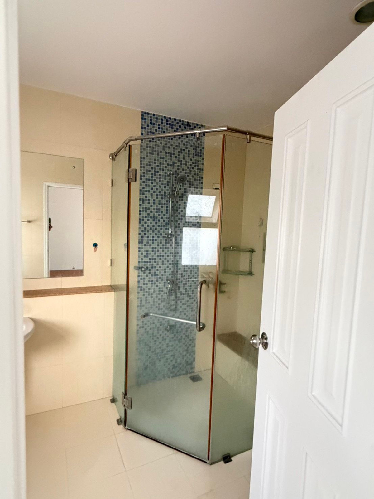 For RentTownhomeThaphra, Talat Phlu, Wutthakat : 3-story townhome, corner room, beautifully decorated, for rent in Phasi Charoen-Bang Wa area. Near BTS Bang Wa, only 1.8 km.