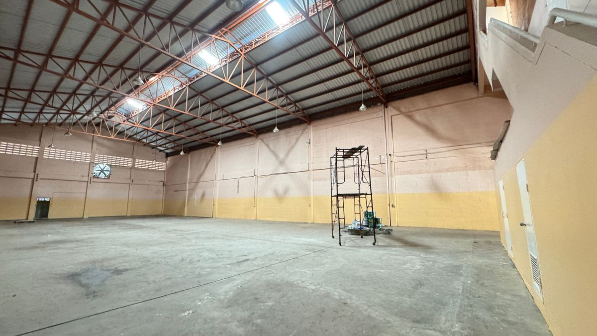 For RentWarehouseMahachai Samut Sakhon : Factory, warehouse for rent, purple space, has Factory 4 license, near Mahachai Muang Mai, Rama 2 Road, size 800 sq m., 3 phase electricity, container trucks can enter and exit, ready to use.