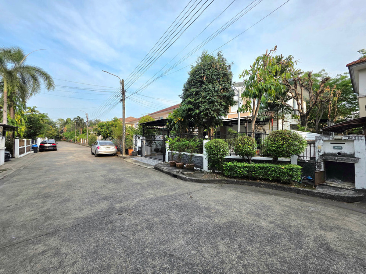 For SaleHouseNawamin, Ramindra : Single house for sale, Neighbor Home Village, Watcharapol, Sukhaphiban 5, garden view, beautiful house condition, ready to move in.