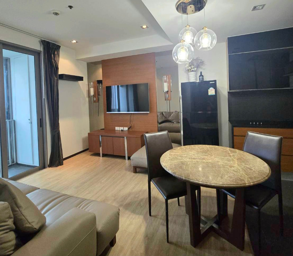 For RentCondoSukhumvit, Asoke, Thonglor : Condo for rent Ashton Morph 38 (56.23 sq m.) 2 bedrooms, 1 bathroom, Pet Friendly, opposite Thonglor.