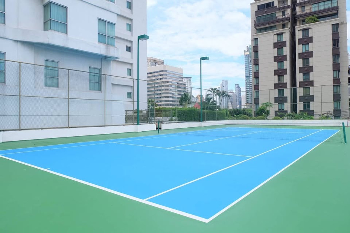 For RentCondoWitthayu, Chidlom, Langsuan, Ploenchit : +++Urgent rent Royal Residence Park *** 4 bedrooms, 3 bathrooms, size 275 sq m., fully furnished, ready to move in+++