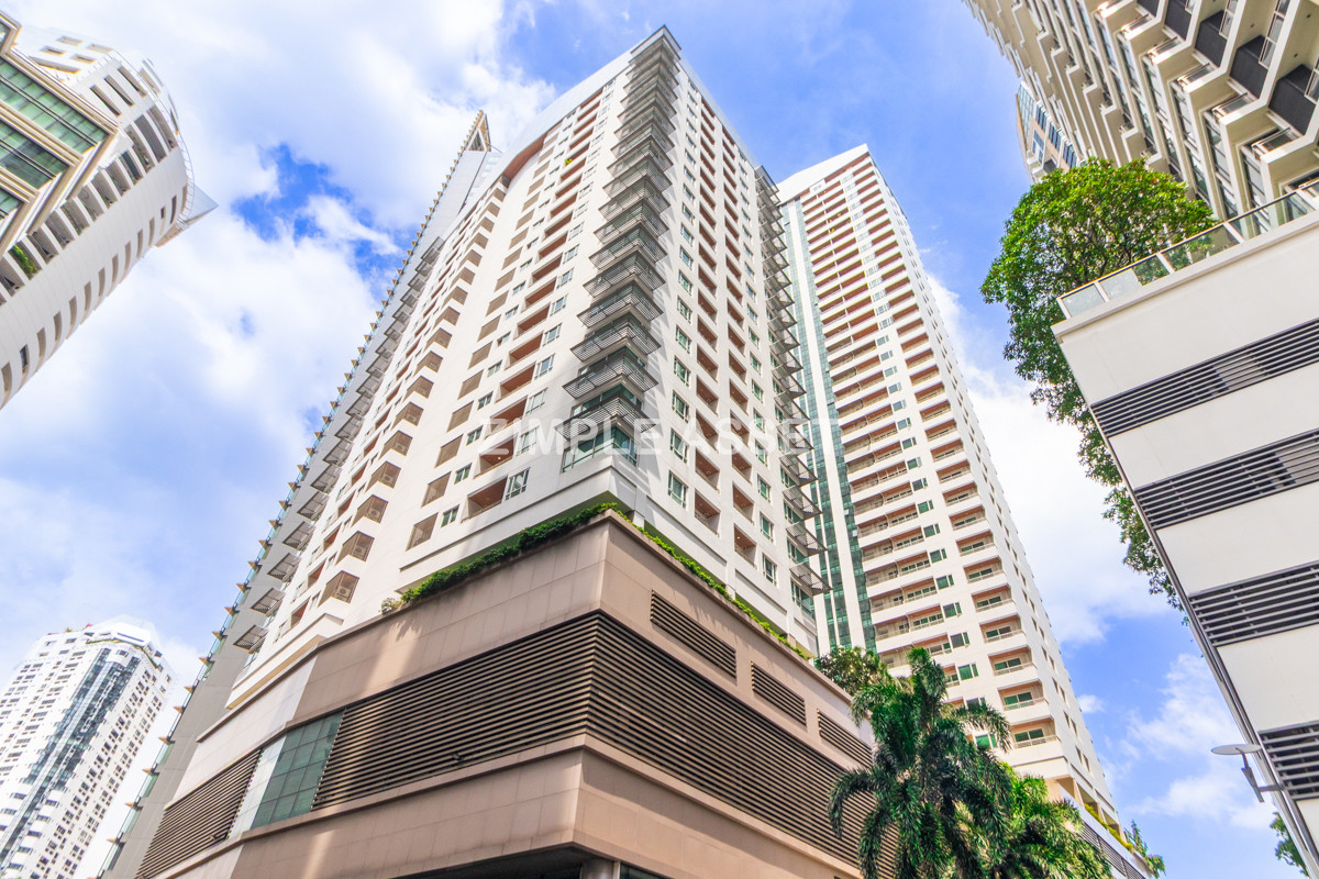 For RentSukhumvit, Asoke, Thonglor : Line ID: @zimple_asset Luxury aprtment in center of sukhumvit. Offering premium facilities for an elevated living experience. Surrounded by leading shopping malls in a prime location.