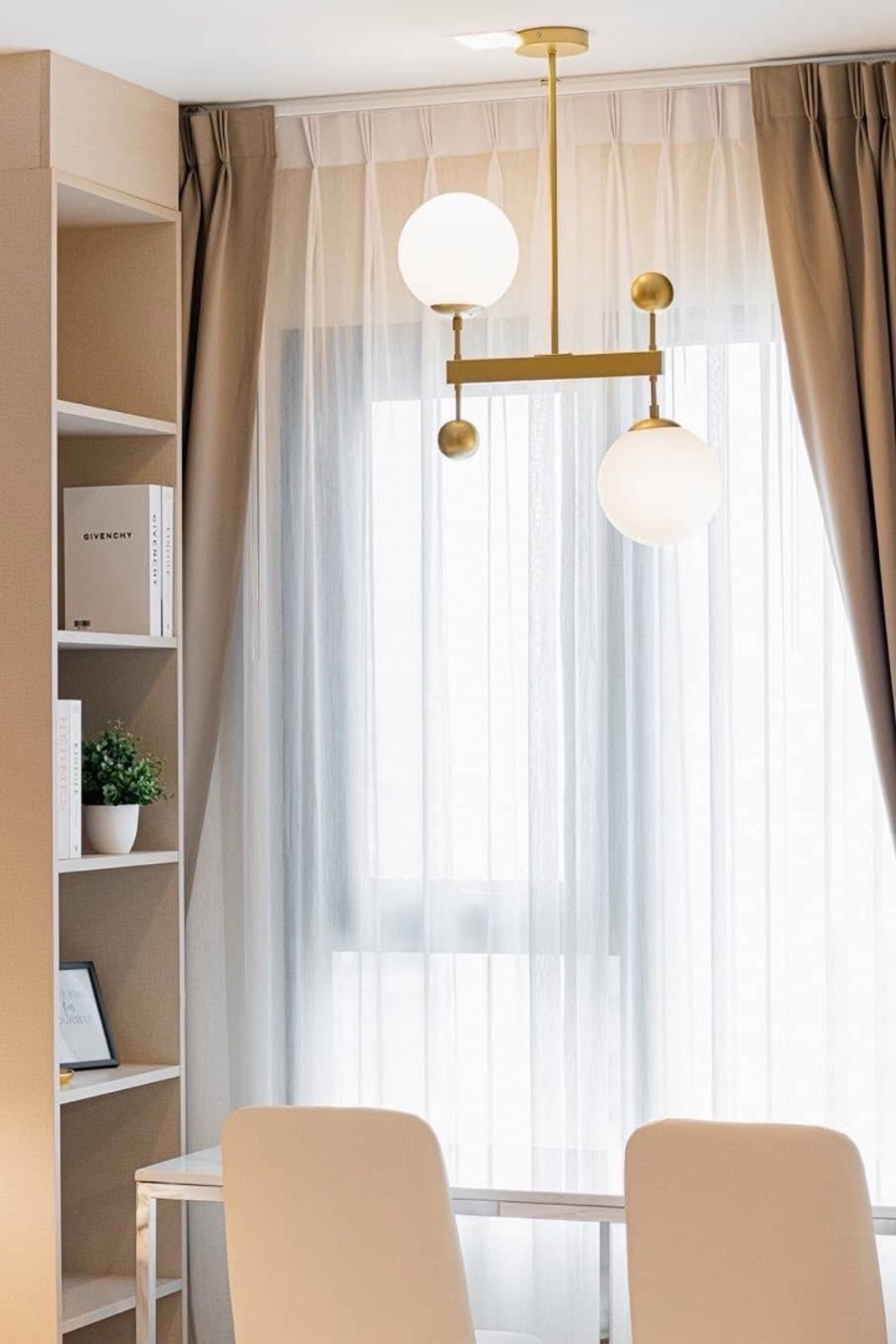 For RentCondoWitthayu, Chidlom, Langsuan, Ploenchit : Life One Wireless Condo, Embassy view, beautiful room, built-in throughout, ready to move in.